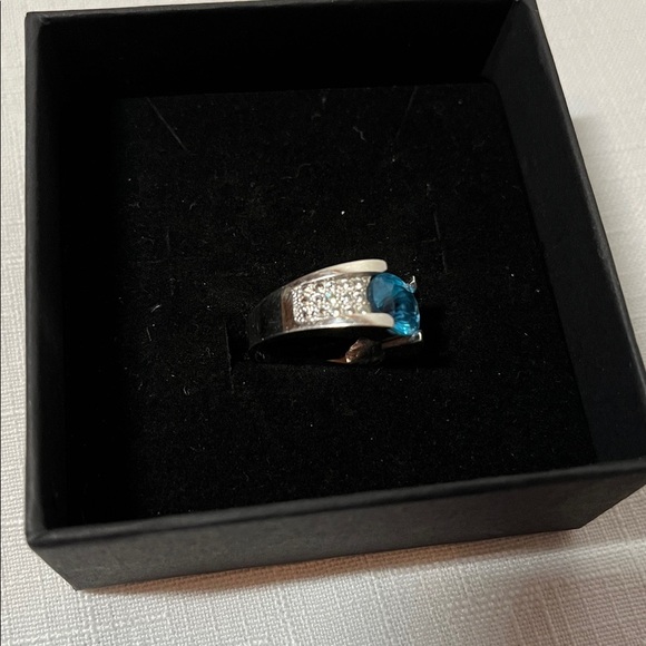 Sterling Silver and Blue Topaz Ring. Size 6.5 - Picture 7 of 14